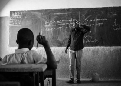 Grammar lesson on proper and common names. Burkina Faso, 28 October 2013. Leçon de grammaire sur les noms propres et communs. Burkina Faso, octobre 2013.